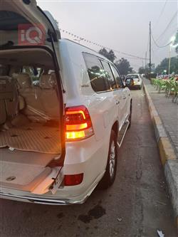 تۆیۆتا لاند کروزەر